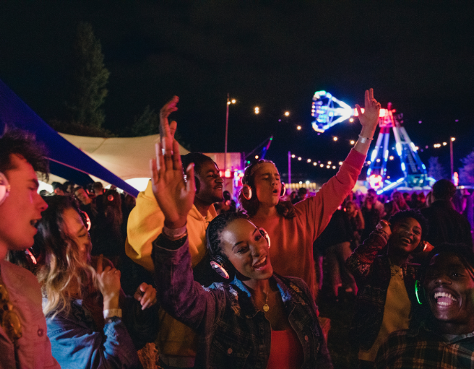 Your Grand Opening in Dubai: Multilingual Entertainment That Speaks Volumes